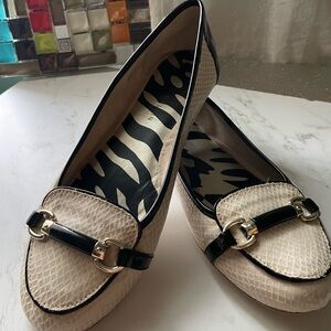 Anne Klein Cream and Black Snakeskin Like Upper-Akcabe